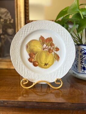 Vintage White Fruit-Print plate